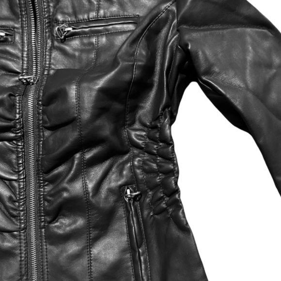 ASOS - NEW LOOK - Faux Leather Puff Sleeve Zip Jacket with Stretch Bodice - Picture 8 of 13